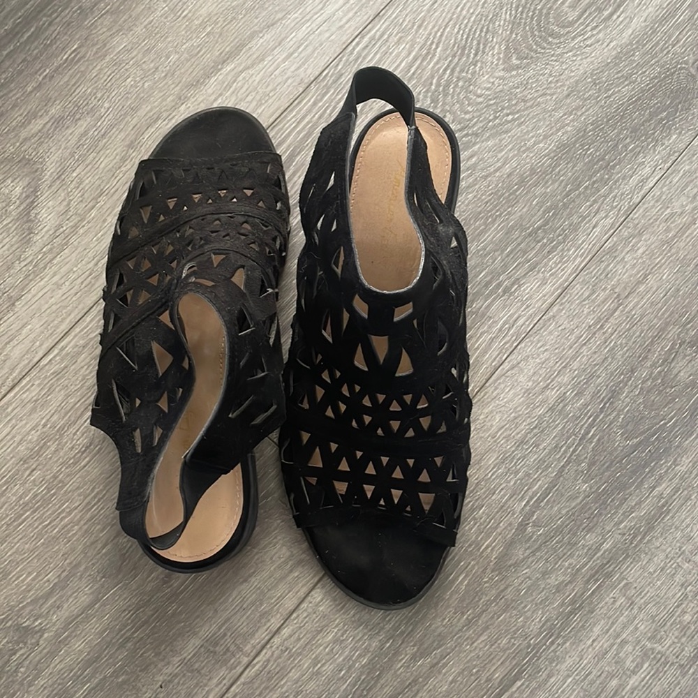 American Eagle sandals!